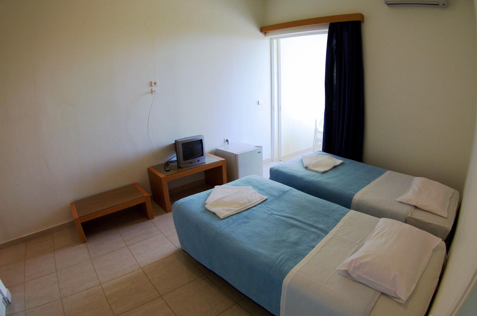 Eleftheria Hotel Agia Marina Esterno foto