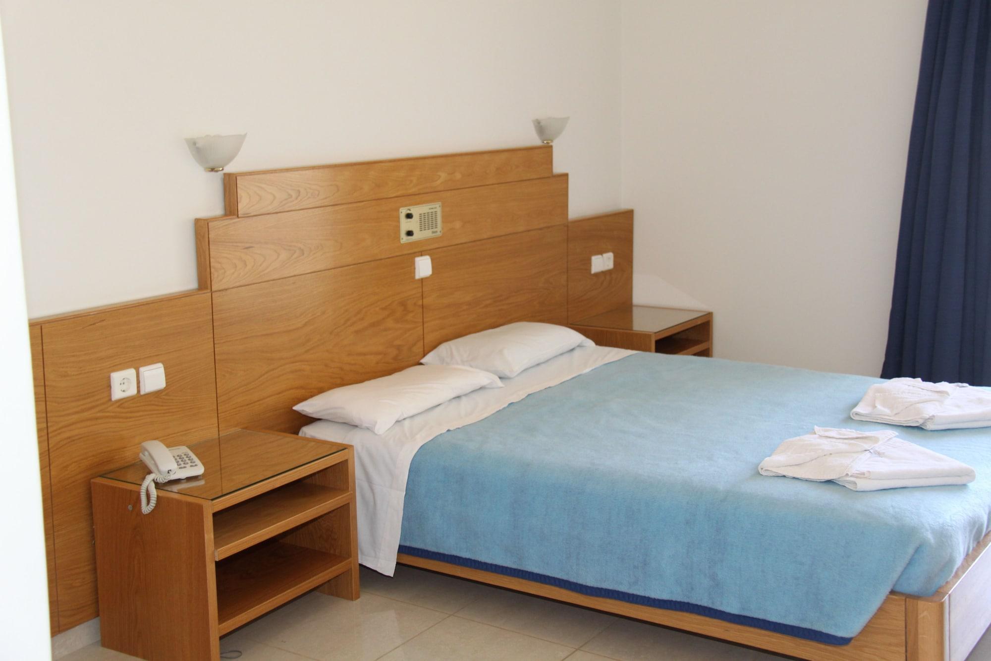 Eleftheria Hotel Agia Marina Esterno foto